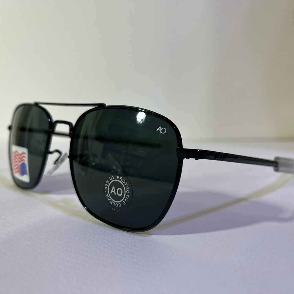 عینک آفتاب سایه عینک شیشه سنگ امریکن اپتیک یووی ۴۰۰ 
عینک خلبانان امریکایی با کیفیت تضمینی و قیمت تضمینی