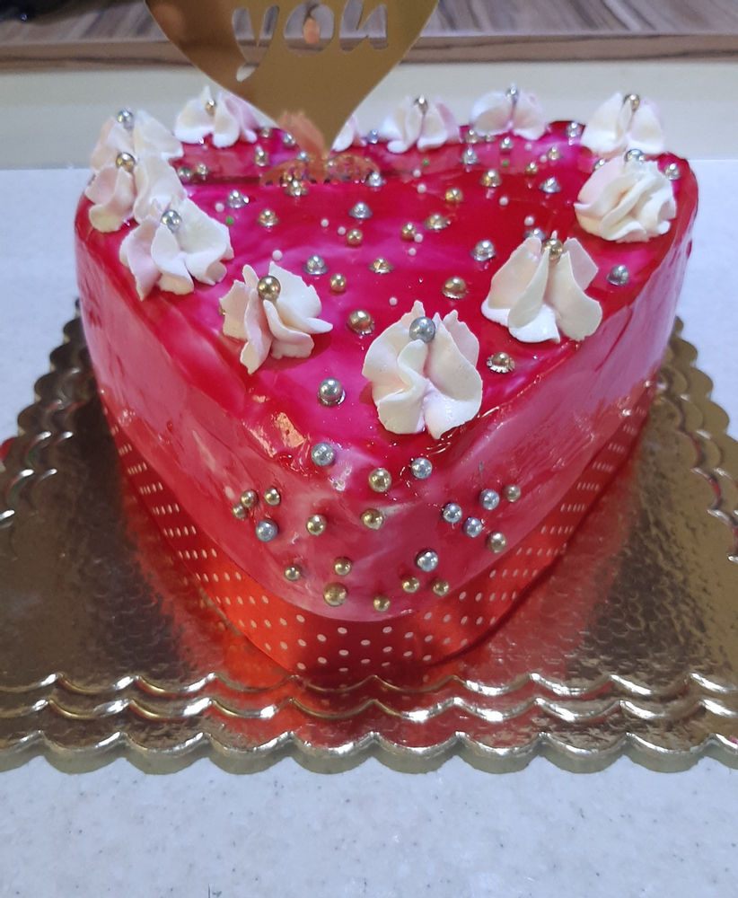 شیرین نسترن، ارائه دهنده کیک وشیرین خانگی سفارش کیک تولد ومناسبتی