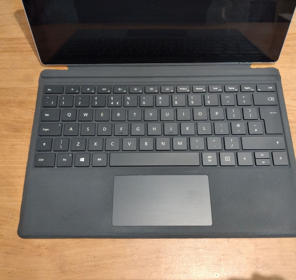 فروش لپ تاپ های مالتی مدیا، مهندسی و گیمینگ Model: surface pro 4 

Cpu: core i5-6300U 

Ram: 8GB 

SSD: 256GB 

Screen: 12.5"  2K