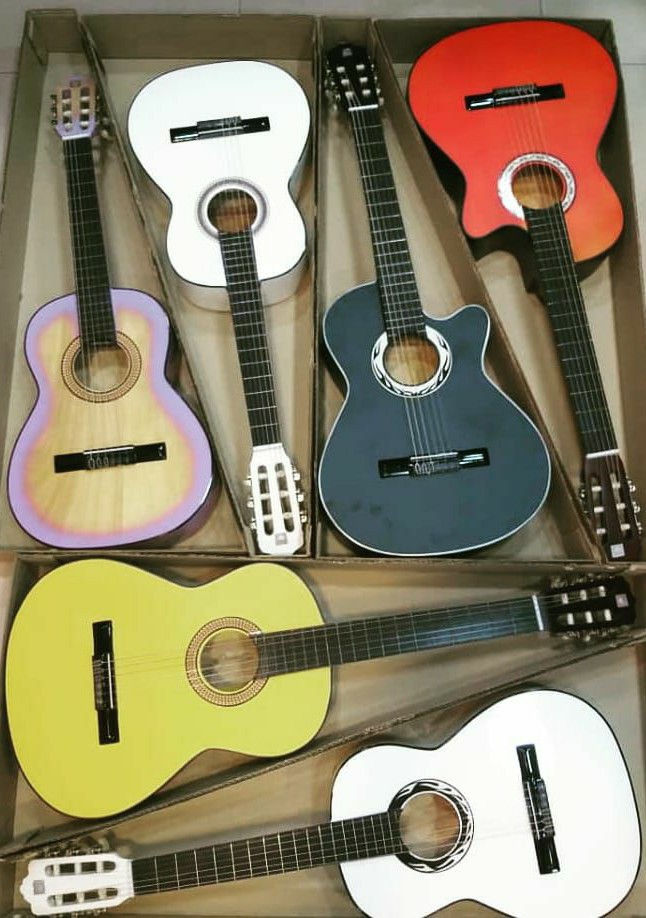 موسیقی گیتار در رنگ مختلف