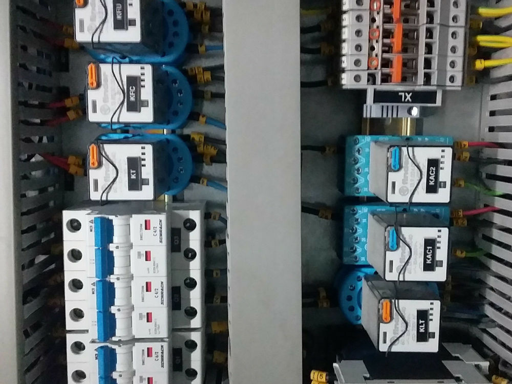 برقکار ونصاب لوستر وپایه تلویزیون و ایفن