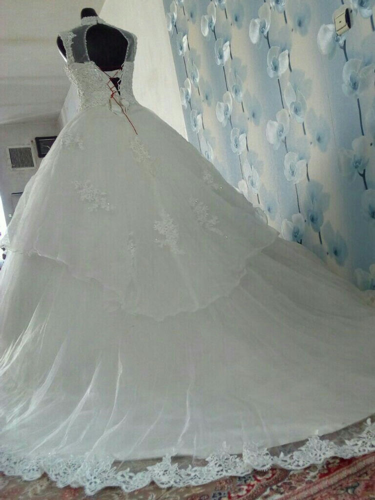 فروشگاه عروس رویایی حراج لباس عروس به قیمت کرایه بفروش میرسد ارسال از بروجرد با پست و پرداخت درب منزل.قیمت از100تا500.بیش از50مدل جدید و بروز.برای دیدن مدلا پیام ب ین09397034986
