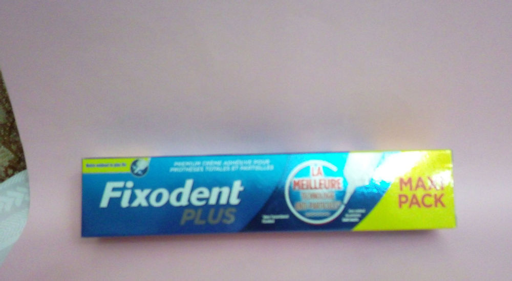 بهداشتی  آرایشی رامین،آرش چسب دندان مصنوعی فیکسودنت پلاس آبی باقدرت چسبندگی بالا وباصرفه ۵۷گرم وزن خالص چسب