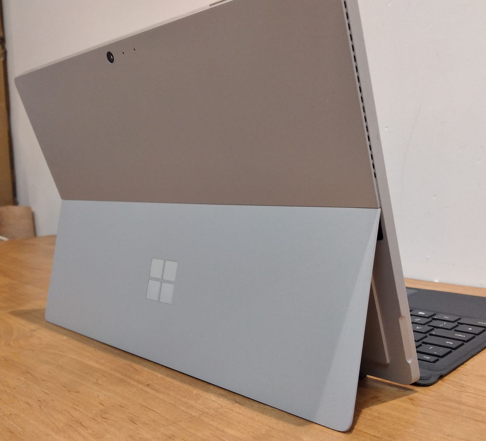 فروش لپ تاپ های مالتی مدیا، مهندسی و گیمینگ Model: surface pro 4 

Cpu: core i5-6300U 

Ram: 8GB 

SSD: 256GB 

Screen: 12.5"  2K