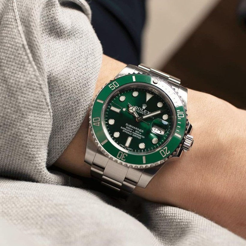 ساعت رویال Rolex Submariner
      116610
Per-Owend 44 and 40mm Green Ceramic Hulk
Stainless Steel Oyster,B&p(2017)
برند

رولکس Rolex

رنگ بند

سیلور

کشور سازنده موتور

ژاپن

تکنولوژی موتور

اتوماتیک, کوارتز (باطری)

رنگ قاب

سبز

جنس قاب

استیل 316 (ضد حساسیت)

نوع قفل

کلیپسی محافظ دار

رنگ صفحه

سبز

جنس بند

استیل

اصالت ساخت

های کپی

قطر صفحه

38 میلیمتر, 40 میلیمتر, 44 میلیمتر

ویژگی

تاریخ شمار, حک برند روی قفل، بند و پین ساعت, شب نما

مناسب برای

زنانه, مردانه, ست مردانه و زنانه

نوع شیشه

سافایر (ضد خش)

گارانتی

دارای یکسال گارانتی موتور از گالری ساعت رویال
موارد گارانتی

موتور

مقاومت در برابر آب

درحد شستشوی دست ها