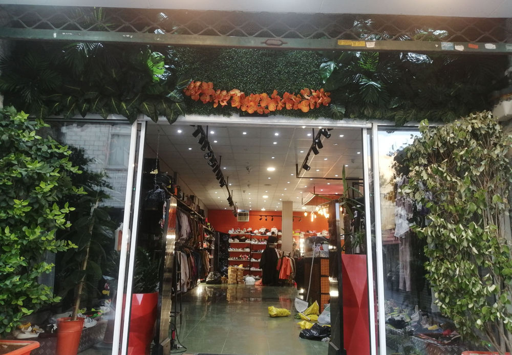 فروشگاه گل و گیاه مصنوعی اجرای گرین وال مصنوعی با بهترین متریال در ایران
اجرای ویترین و انواع گل آرایی