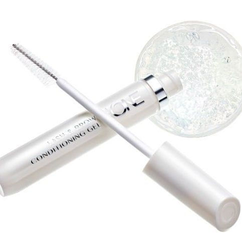 فروش محصولات آرایشی وبهداشتی بهاره The ONE Lash & Brow Conditioning Gel

ژل تقویت کننده ابرو و مژه 
اوریفلیم یه محصول كاملا طبيعي داره  که مژه‌ها و ابروها را بلند و ضخیم می‌کنه.
 آبرسان هم هست.

➕شاید میتونم با اطمینان 100درصد بگم که این محصول فوق العادست و حتما با استفاده از این ریمل معجزشو میبینین.

➕ویتامین‌های موجود در این محصول برای مژه و ابروها بسیار ضروری و مغذی هستند برای همینم هست که باعث رشد مجدد ابروها و مژه ها می شوند 

➕حجمش هم زیاده و برای یه دوره 4 ماهه کفایت میکنه.

➕این محصول با برس دوحالته برای مژه و ابرو طراحی شده است (سر کوتاه برای ابرو و سر بلند برای مژه)
 
💞نحوه استفاده: 
وقتی مژه‌ها و ابروها تمیزه کاملا، عین ریمل به مژه و ابرو و ریشه‌هاش بزنین و بذارین بمونه

كد : 31490
💰مبلغ : 110.000
#موجود #ارسال فوری