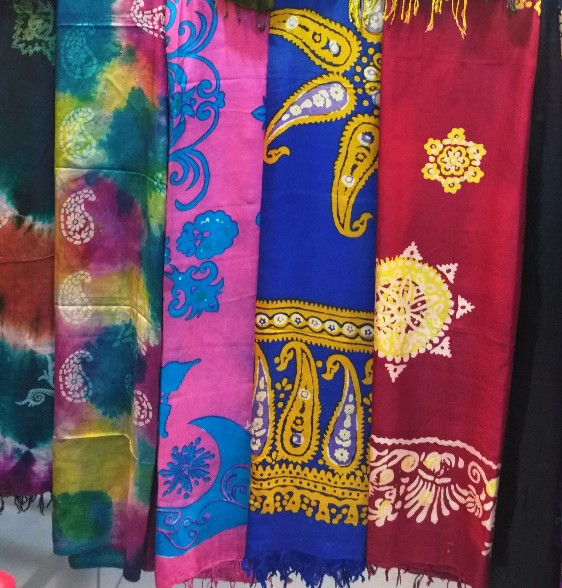 صنایع دستی خاتون دستمال سر قشقایی
در  طرح و رنگهای متفاوت