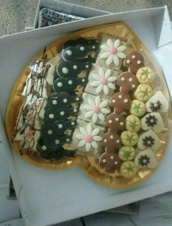 فروش انواع شیرینی سنتی و خانگی فروش انواع شیرینی خانگی
برشتوک،باقلوا،خانگی،نخودچی
بسته های کوچیک25000،بزرگ30000