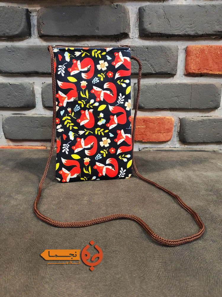 گالری نجما کیف گردنی از جنس چرم مصنوعی و مخمل کوبیده مناسب برای نگهداری گوشی موبایل ، مدارک ، پول طول بند: 92 سانتی متر ابعاد : 12 × 21 × 1 cm