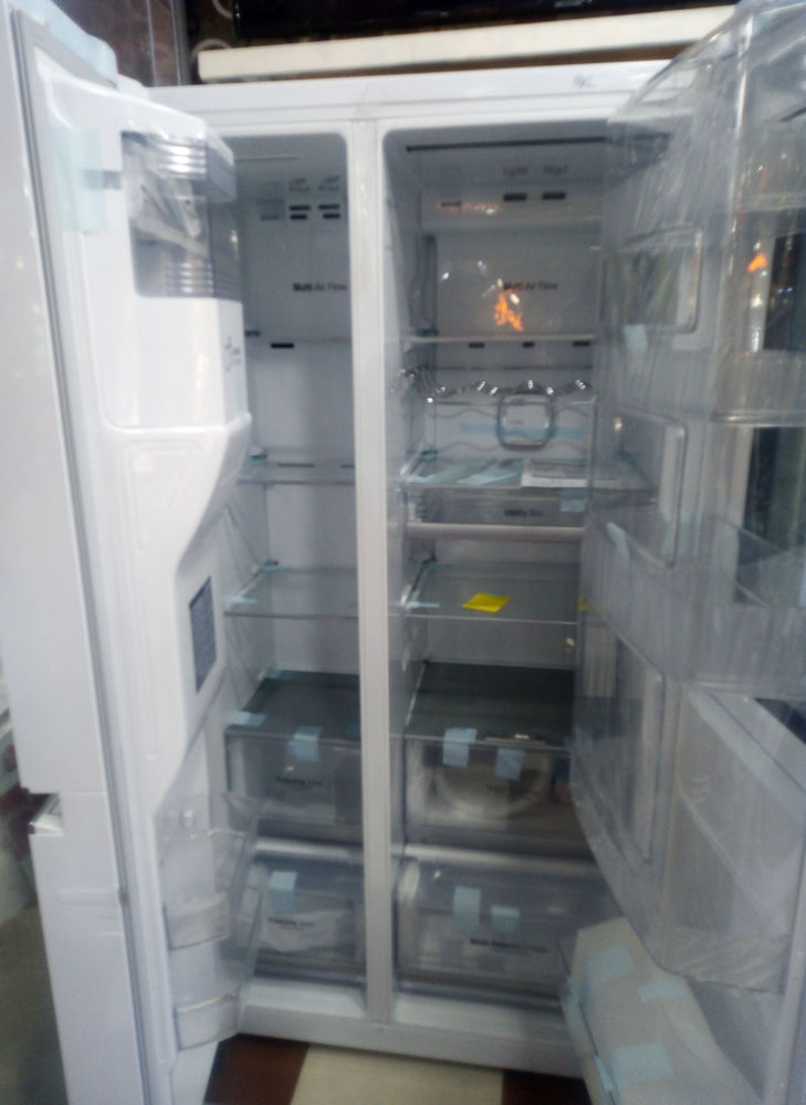 فروشگاه لوازم خانگی یخچال ساید ال جی مدل x257
30 فوت اینستاویو
متصل به آب شهری مستقیم
یخ ریز و آب ریز اتوماتیک
نگهدارنده میوه و سبزیجات
سیستم گردش هوای چند گانه
قفل کودک
فیلتر تصفیه آب پیشرفته
سیستم انجماد سریع
موتور اینورتر خطی
دو سال گارانتی و نصب در محل
بازرگانی ثامن بانه
نوری فر
09188752380
09180031301