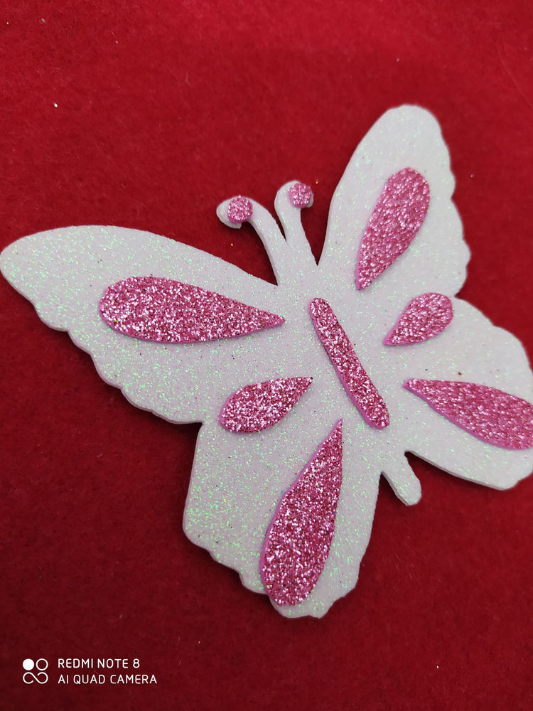 تزئینات پروانه زیبا با فوم اکلیلی برای دریخچالی
