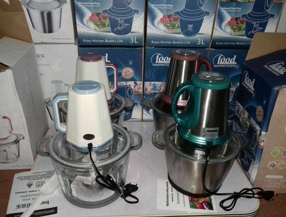 فروشگاه اینترنتی لوکس کالا فروش همه روزه بصورت حضوری و یا ارسال رایگان
تکی و عمده
کیفیت ساخت و کارکرد عالی 
دو سرعته ، سه لیتری چهار تیغه استیل برندهای معتبر فود food و bazile
قیمت کاسه استیل ۶7۰ هزار
قیمت کاسه پیرکس 79۰ هزار
جهت خردکردن نخود برای تهیه فلافل جهت خرد کردن انواع سبزی و میوه، گوشت و مرغ، گردو، پیاز ، قهوه، یخ و...
ارسال رایگان درب منزل ، تست و پرداخت در محل ارسال از سنندج به شهرستان 
اجناس دیگر مراجعه به چت
خ ۱۷ شهریور - پایینتر از کلانتری ۱۵ ، کوچه محمد صدیق رحیمی