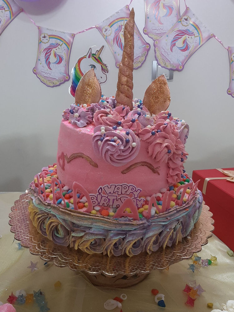 شیرین نسترن، ارائه دهنده کیک وشیرین خانگی سفارش کیک تولد ومناسبتی