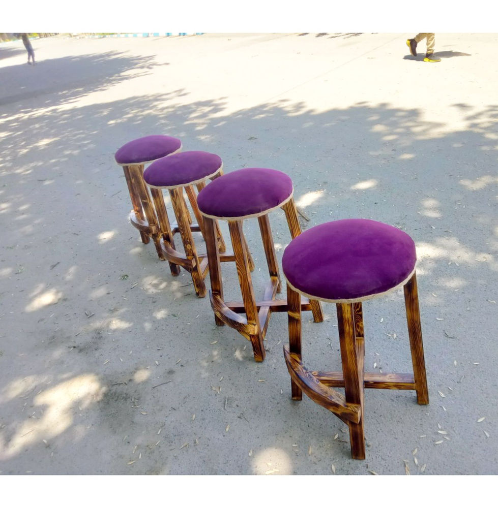 تولیدی میزو صندلی های چوبی روستیک چهار پایه های چوبی 

تحمل وزن بسیار بالا 

با دوسال ضمانت کتبی و ضد آب 

رنگ چوب و پارچه به انتخاب مشتری 

متناسب با ارتفاع اپن شما 

ارسال به سراسر کشور