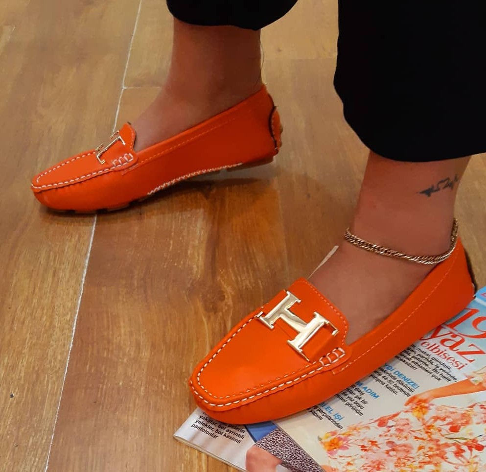کفش روناک کالج زیره لقمه طبی و راحت 
رنگ بندی طوسی مشکی نارنجی
سایزبندی ۳۷ الی ۴۱
قیمت اصلی ۱۸۸۰۰۰ تومان تخفیف خورده ۱۴۸۰۰۰ تومان