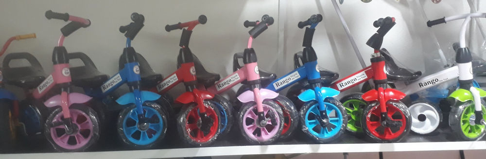 فروشگاه پدال سه چرخه مدل رنگو
تحمل وزن ۴۵ کیلوگرم
چرخها EVA
مناسب برای سنین ۲.۵ تا ۶ سال
کیفیت عالی