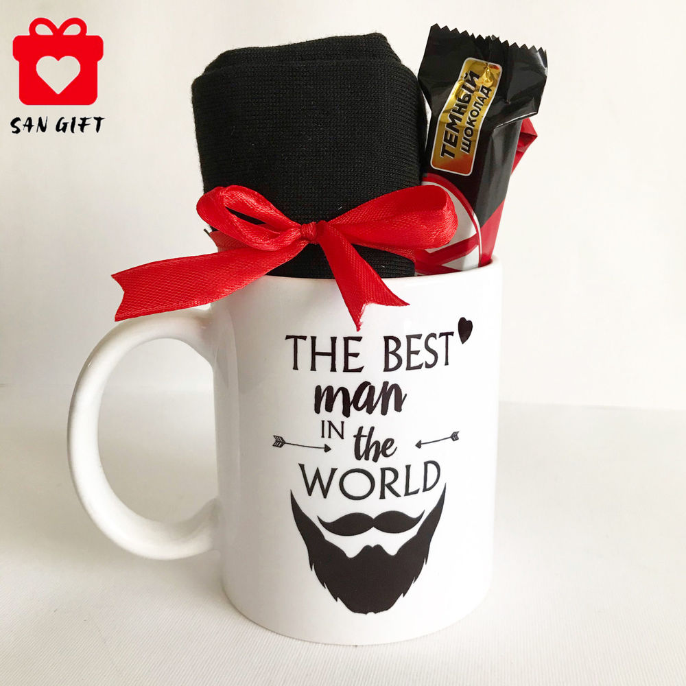 سانگیفت هدیه شامل : لیوان با طرح بهترین مرد دنیا ، جوراب مردانه، شکلات کیت کت