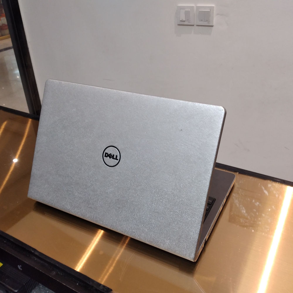 فروش لپ تاپ های مالتی مدیا، مهندسی و گیمینگ Model: Dell Inspiron 5559 

Cpu: core i5-6200U 

Ram: 8GB 

HDD: 500GB 

Screen: 15.6" HD