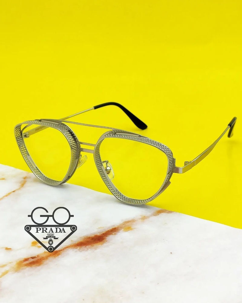 عینک پرادا هر روز عینک های جدیدی رو میبینیم که طراحی های عجیب و غریب و متفاوتی دارند عینکی که توی این پست واسه معرفی آوردیم هم جزو همین دسته هستند و یه طراحی خیلی خاص داره که روی صورتتون جلوه‌گری میکنه

🏅برند: میباخ

🪙مدل: 2026

🧔مناسب برای👩‍🦳:زنانه,مردانه

🔗ویژگی فریم:فلزی، سبک، طراحی مدرن

🔗ویژگی دسته‌ها:فلزی، بدون حساسیت

🛡️ویژگی عدسی‌ها🛡️: پلاستیک،یووی400، هایلایت ،مناسب فضاهای بسته و شب
 

🧏🏻‍♀️متناسب برای فرم صورتهای🧏🏻:بیضی،گرد،نسبتا  کشیده،لاغر،ریزنقش

📌طول عدسی‌ها:60

📌طول دسته‌ها:145

📌پُل وسط:16

🌐مبدأ کشور:🇮🇹ایتالیا🇮🇹

💰قیمت:با احترام:228t ناقابل تونه

💭نظرتون و راجع به این عینک بهم بگید💭

🛒نحوه‌ی سفارش🛒:دایرکت یا شماره‌توی بایو که وصلتون میکنه با واتساپ

✈️ارسال (رایگان) به تمام ایران✈️

📝ضمانت تمومی کارامون تا یک هفته هست و در صورت رضایت نداشتن میتونین مرجوع کنین ولی کارهای اورجینال بستگی به مدل شون تا یک سال ۲ سال تا ۵ سال ضمانت دارند📝