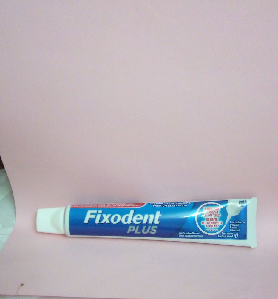 بهداشتی  آرایشی رامین،آرش چسب دندان مصنوعی فیکسودنت پلاس آبی باقدرت چسبندگی بالا وباصرفه ۵۷گرم وزن خالص چسب