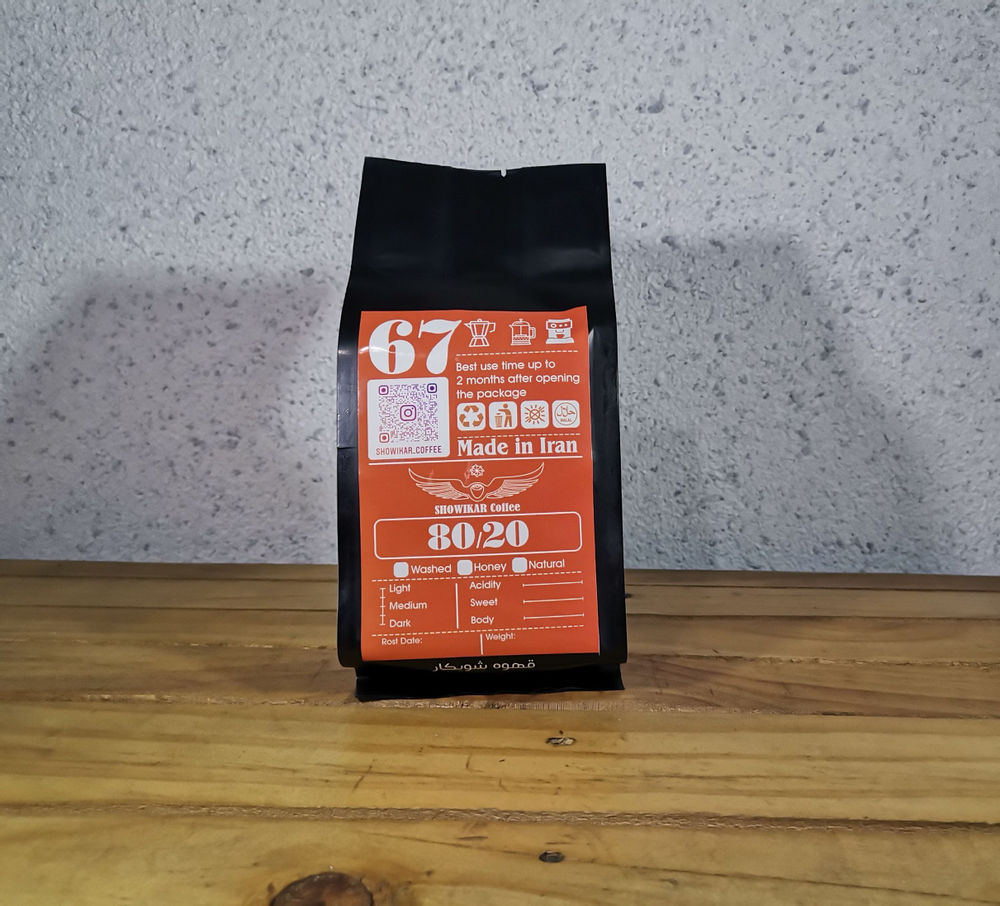 قهوه شویکار ویژگی‌های‌ قهوه‌ی اسپرسو شویکار این قهوه ترکیب 80% عربیکا - 20% روبوستا با خاستگاه‌های آفریقا و اندونزی است. طعم کارامل، عطر گلی و ادویه‌ای هنگام نوشیدن قهوه‌ی اسپرسوی حس می‎شود.- Aroma Keep - مکانیزمی که با ممانعت از ورود هوا به داخل بسته‌بندی پایداری رایحه‌ی قهوه را تضمین می‌کند. - MAP - بسته‌بندی در اتمسفر اصلاح‌شده در این تکنولوژی بسته‌بندی از اکسیدشدن قهوه جلوگیری شده و زمان ماندگاری به‌طور قابل توجهی افزایش می‌یابد؛ لذا محصول تازه و معطر باقی می‌ماند. - Fresh Roast - تمام دان‌های قهوه تازه‌برشت هستند. - Signature Blend -