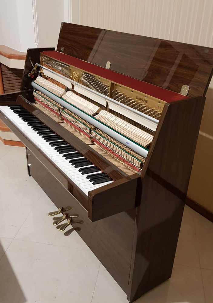 موسیقی سیامک پیانو آکوستیک یاماها رنگ گردویی مدل JU109
تاچ و صدا دهی عالی 
مکانیزم سریع 
همراه صندلی فابریکی و گارانتی 
فوق العاده تمیز و سالم در حد آکبند