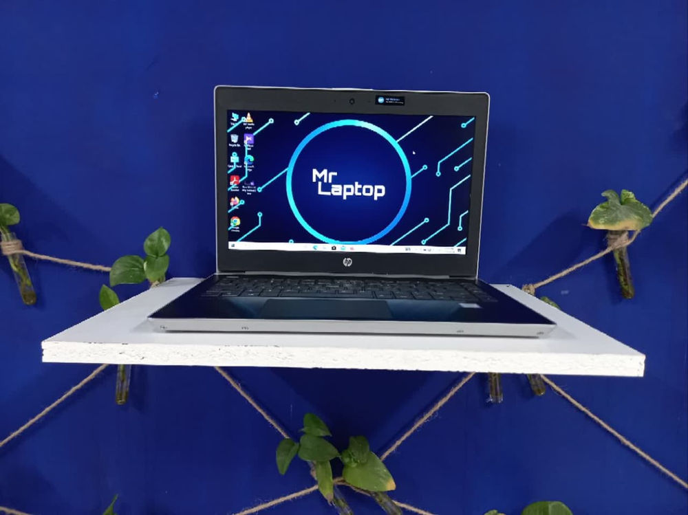 Mr Laptop از سری لپ تاپ های خاص HP که با داشتن تمام خروجی ها و قابلیت افزودن هارد جانبی تمام نیاز های کابری یک لپ تاپ با گرافیک Intel UHD620 را بر آورده می کند.  RAM : 8 GB DDR4 2400 MHz ( ارتقا رم تا 32 گیگابایت )  HDD : 256 GB SSD M.2 ( قابلیت ارتقا همزمان به دو هارد دیسک تا 4 ترابایت )  Graphic : Intel UHD Graphics 620 ( 4 GB shared )  Display : WLED 13.3 inch | Full HD (1920x 1080) IPS نمایشگر با کیفیت تصویر  DVD Drive : NO DVD Drive فاقد درایو داخلی  2 x USB 3.0 | 1 USB-C | 1 HDMI | 1 VGA  Wifi | LAN Gig(1000) | HD Camera |   Audio Connections: two stereo speakers / dual array microphone | Headphone / microphone combo  SD Card reader, LAN, VGA حسگر اثر انگشت   Operating System : Windows 10 / 11  Free Installation + Drivers