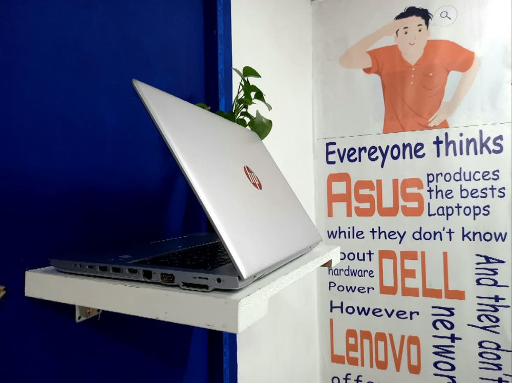 Mr Laptop از سری لپ تاپ های خاص HP که با داشتن تمام خروجی ها و قابلیت افزودن هارد جانبی تمام نیاز های کابری یک لپ تاپ با گرافیک Intel UHD620 را بر آورده می کند.  RAM : 8 GB DDR4 2400 MHz ( ارتقا رم تا 32 گیگابایت )  HDD : 256 GB SSD M.2 ( قابلیت ارتقا همزمان به دو هارد دیسک تا 4 ترابایت )  Graphic : Intel UHD Graphics 620 ( 4 GB shared )  Display : WLED 13.3 inch | Full HD (1920x 1080) IPS نمایشگر با کیفیت تصویر  DVD Drive : NO DVD Drive فاقد درایو داخلی  2 x USB 3.0 | 1 USB-C | 1 HDMI | 1 VGA  Wifi | LAN Gig(1000) | HD Camera |   Audio Connections: two stereo speakers / dual array microphone | Headphone / microphone combo  SD Card reader, LAN, VGA حسگر اثر انگشت   Operating System : Windows 10 / 11  Free Installation + Drivers