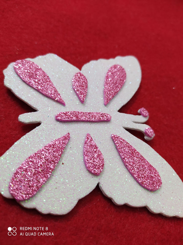 تزئینات پروانه زیبا با فوم اکلیلی برای دریخچالی