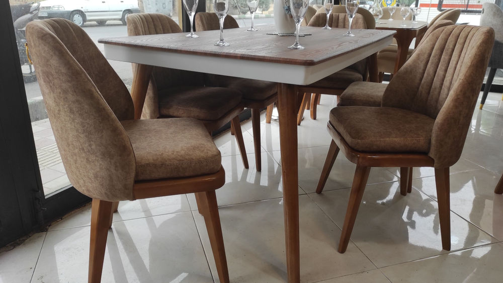 Home Style Wood صندلی و میز مدل نگین 
این مدل در ابعاد ۴ و ۶ و ۸ تولید میشود
رنگ چوب و پارچه به دلخواه مشتری قابل تغییر میباشد 
صفحه میز وکیوم ضد خش